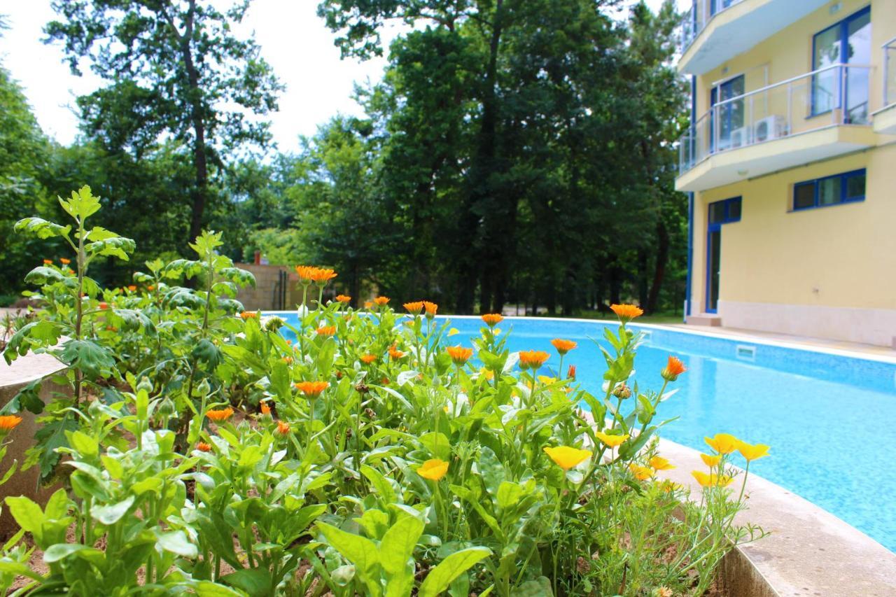 Solei Apartments Primorsko Exterior photo