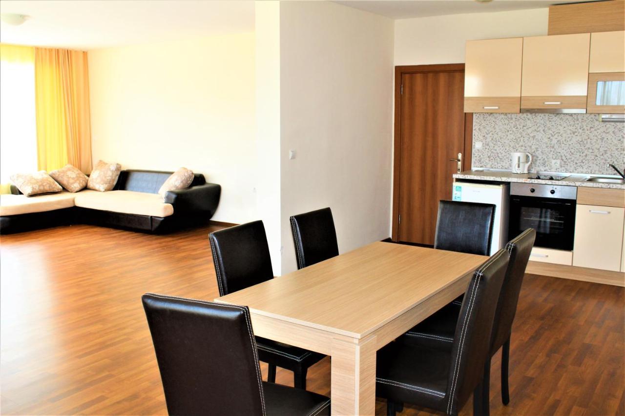 Solei Apartments Primorsko Exterior photo
